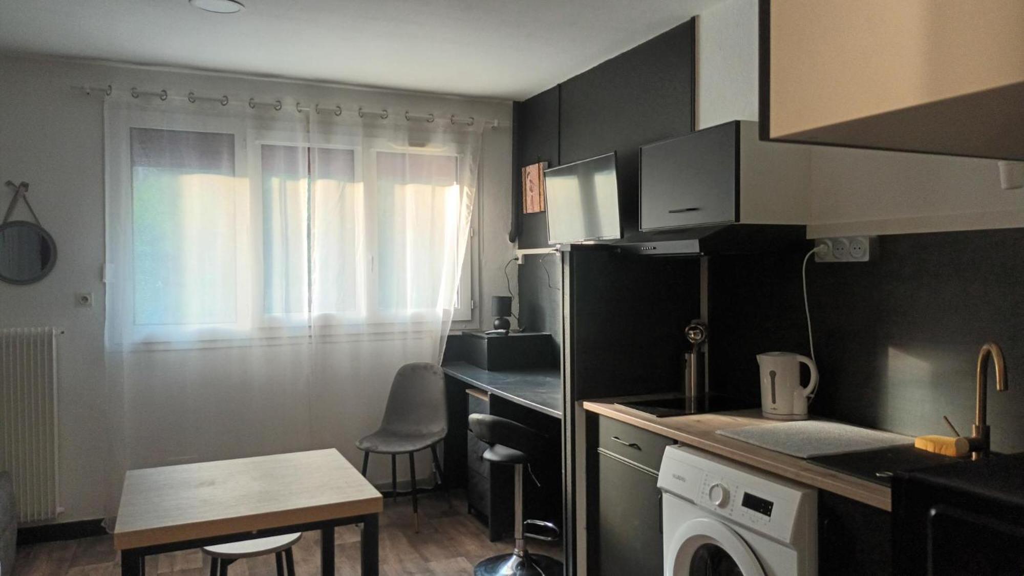 Appartement T1 Proche De Vulcania Pontaumur Extérieur photo