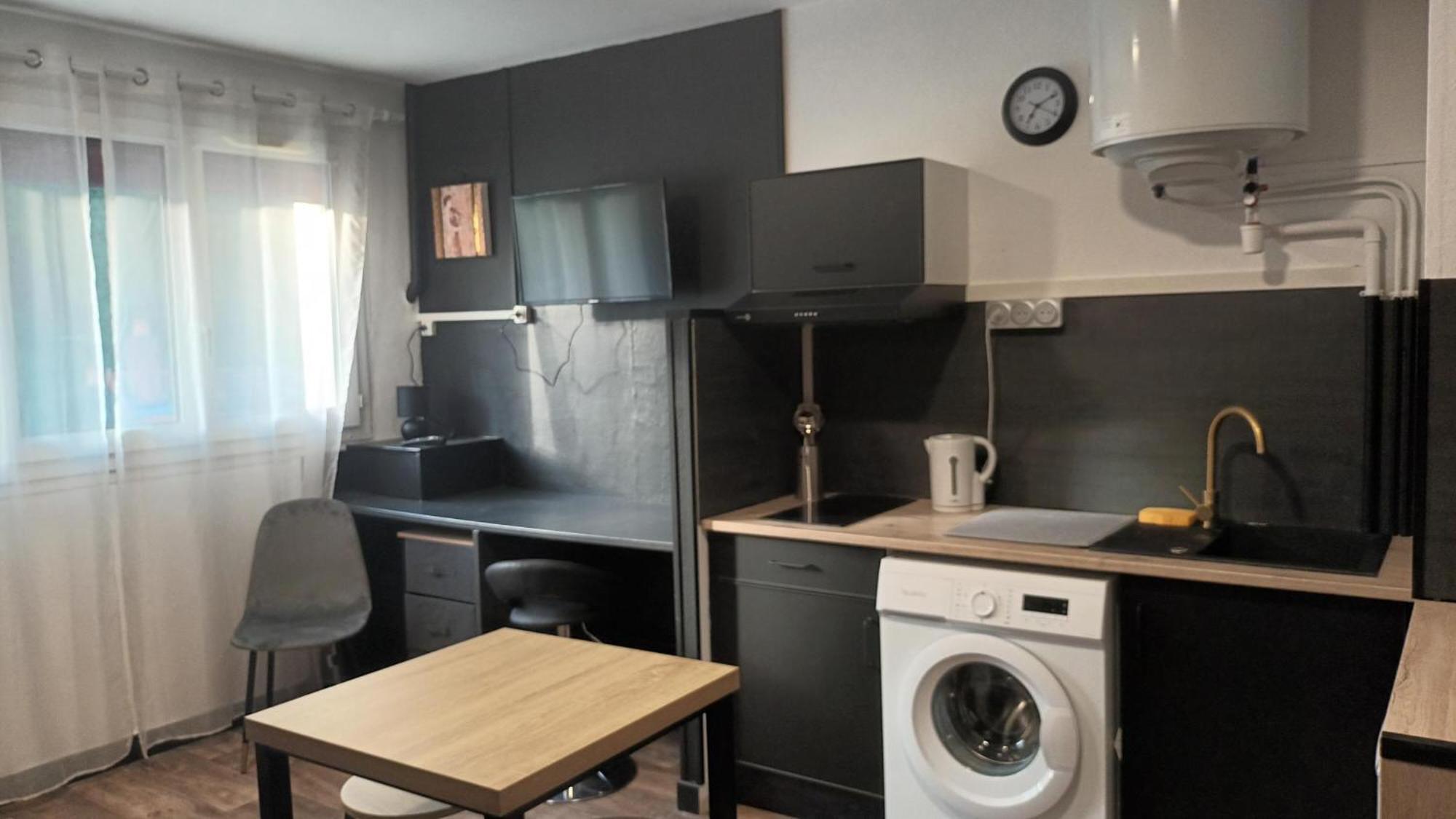 Appartement T1 Proche De Vulcania Pontaumur Extérieur photo