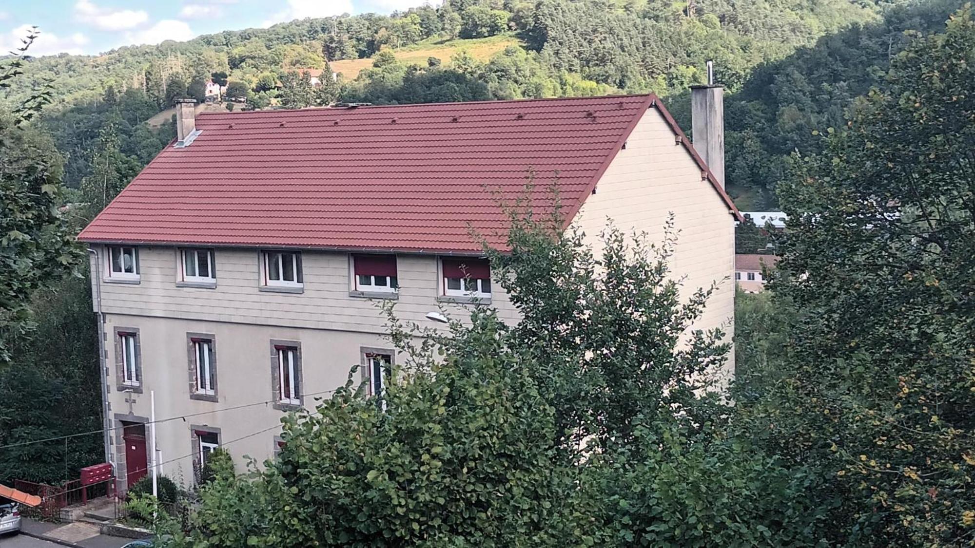 Appartement T1 Proche De Vulcania Pontaumur Extérieur photo